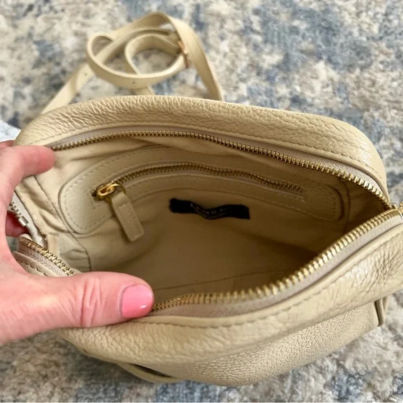 Quince Cream Textured Leather Crossbody Bag with Adjustable Strap - Picture 3 of 9